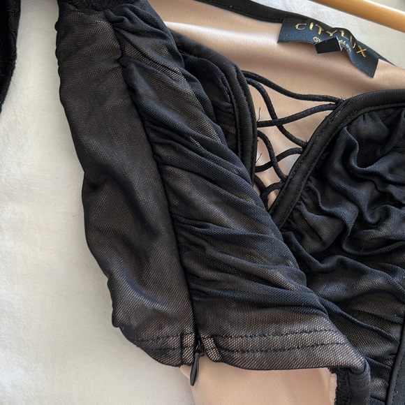 City Lux Boutique Black Crop Top Blouse - Picture 8 of 8